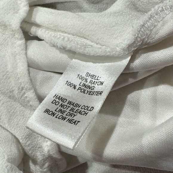 Lulu’s Ivory Faux Wrap Sleeveless Romper Women’s Small - Picture 3 of 4